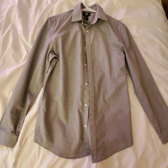 H&M Grey Long-Sleeved Button-Up - Picture 2 of 7